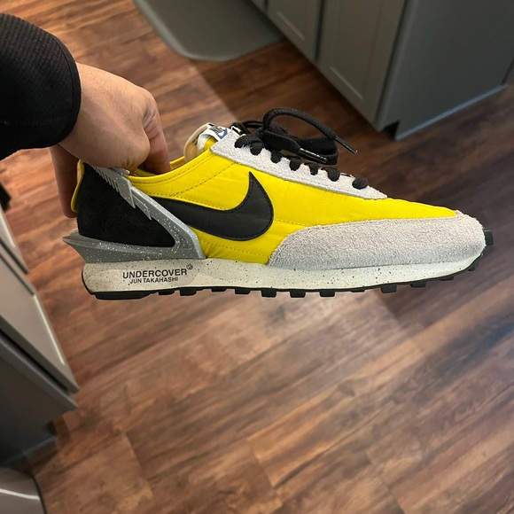 Nikes - Picture 4 of 4